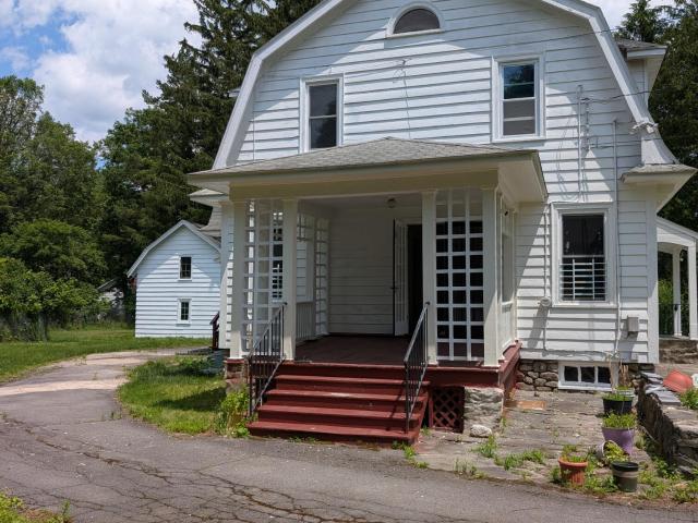 House for sale in Cresco