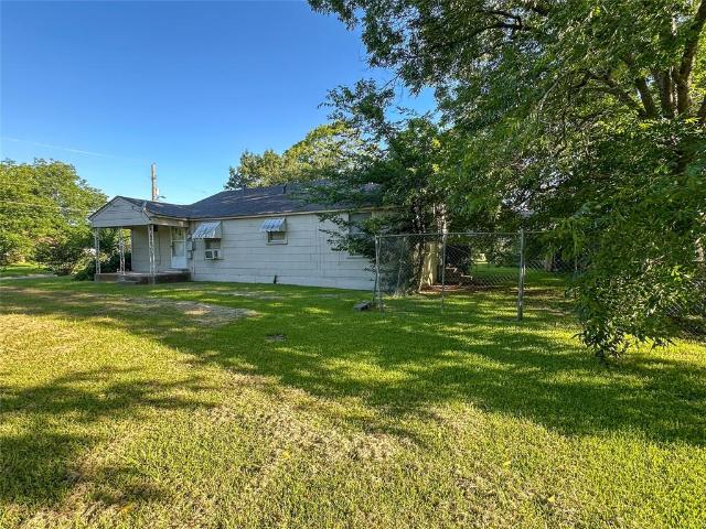House for sale in Clarksville, Texas