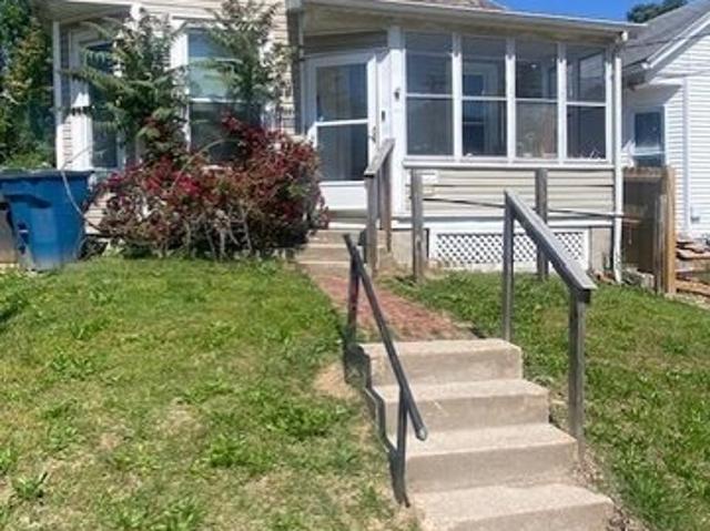 House for sale in Alton, Illinois