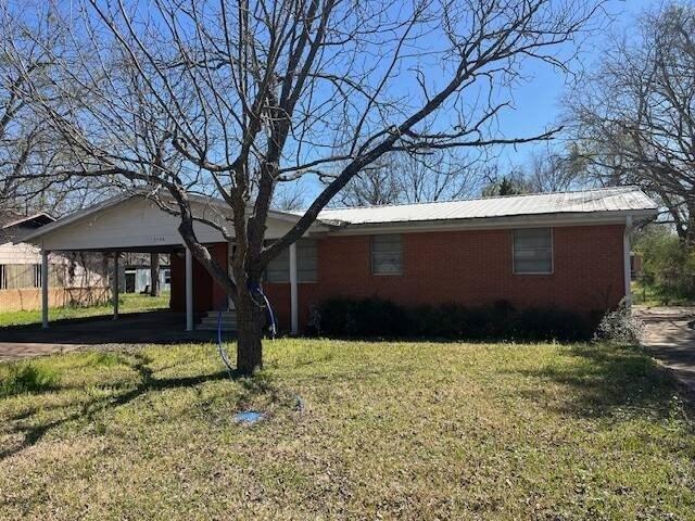 House for sale in Clarksville, Texas