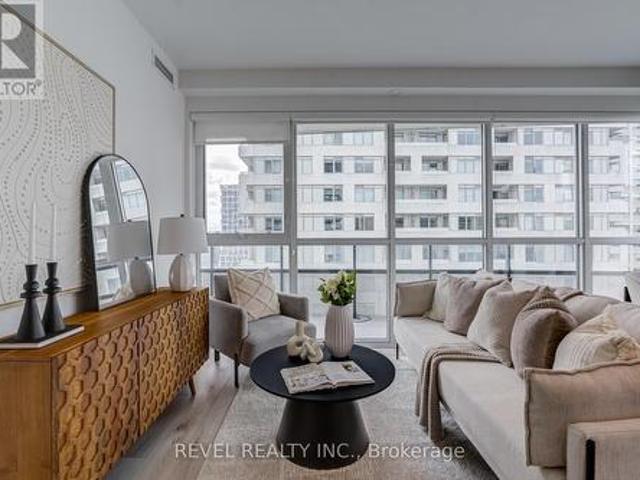 Condo for sale in Toronto—St. Paul's, Toronto