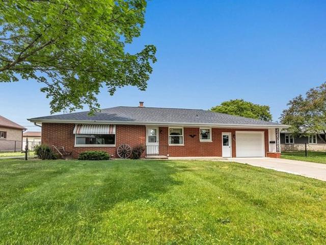House for sale in Luxemburg, Wisconsin