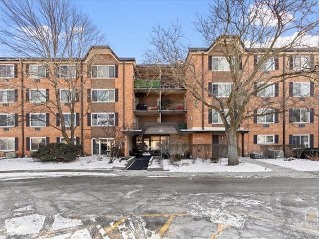 Condo for sale in Arlington Heights, Illinois