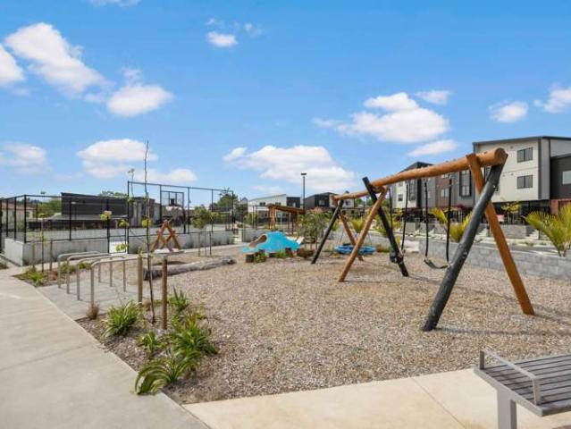 Townhouse for sale in Oratia