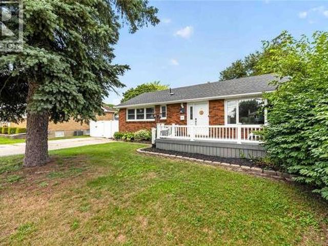 House for sale in Brights Grove, Ontario