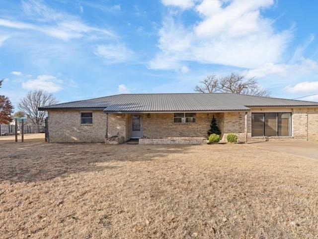 House for sale in Clarendon, Texas