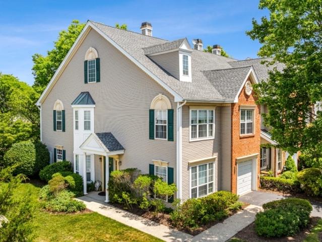 Condo for sale in Pluckemin, New Jersey