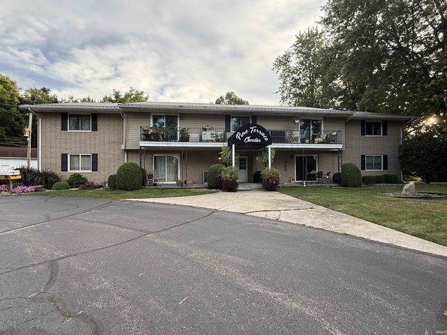 House for sale in Syracuse, Indiana
