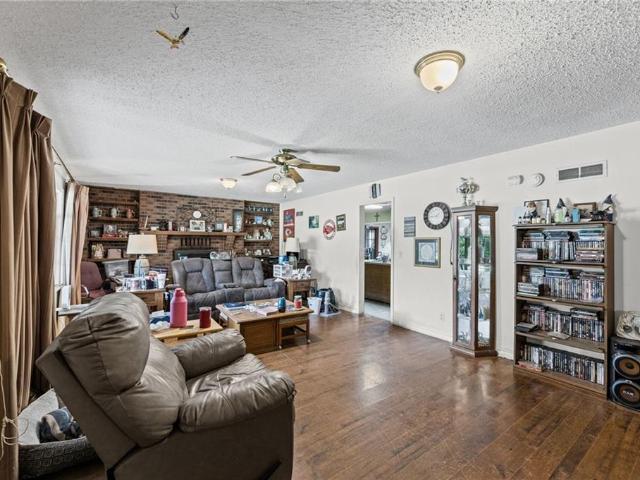 House for sale in Iola, Allen County