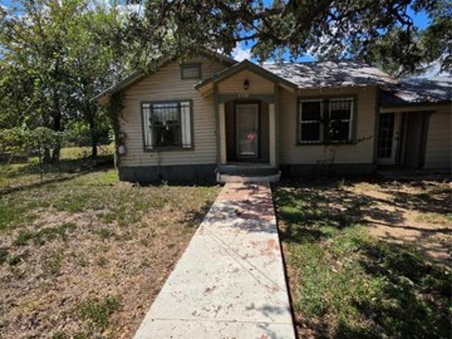 House for sale in Lockhart, Caldwell County
