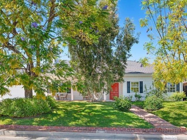 House for sale in La Canada Flintridge, California