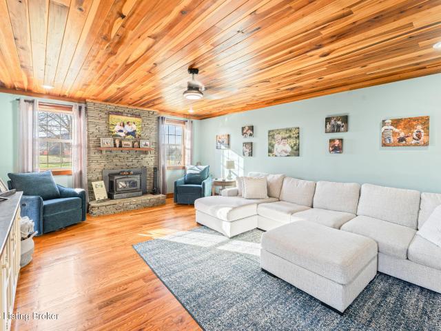 House for sale in Adolphus, Kentucky