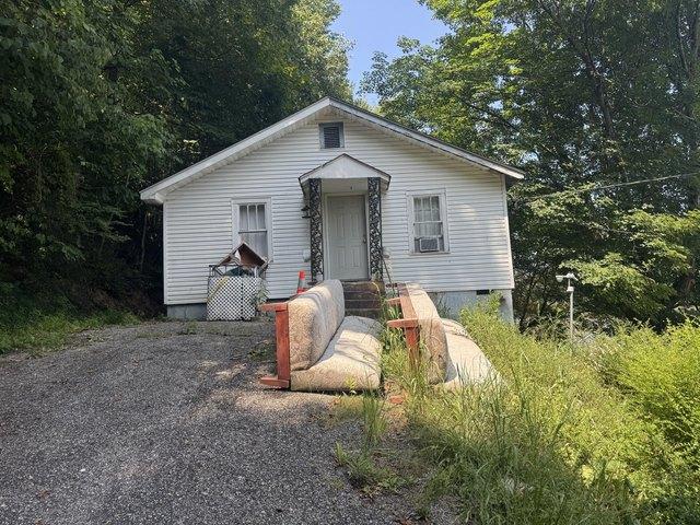 House for sale in Clendenin, West Virginia