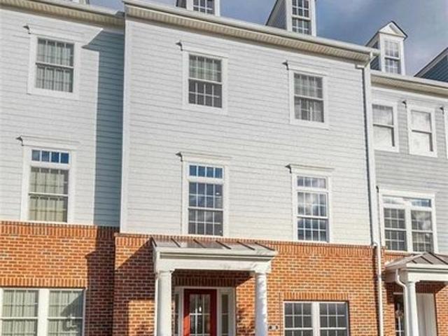 Townhouse for sale in Oakmont, Pennsylvania