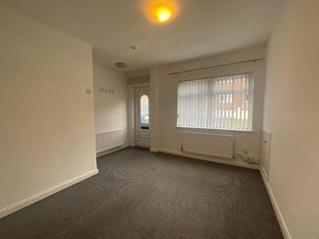 Townhouse for rent in Woodvale, Northern Ireland