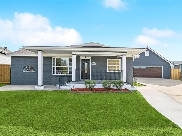 House for sale in Saint Claude Heights, Arabi