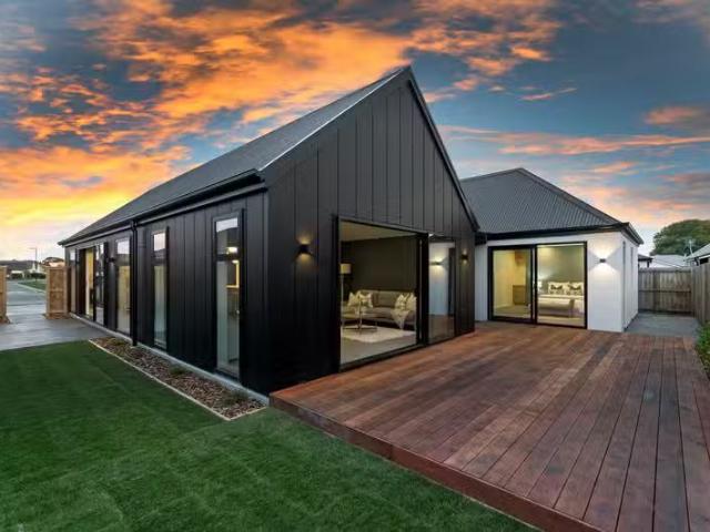 House for sale in Chaslands, Canterbury