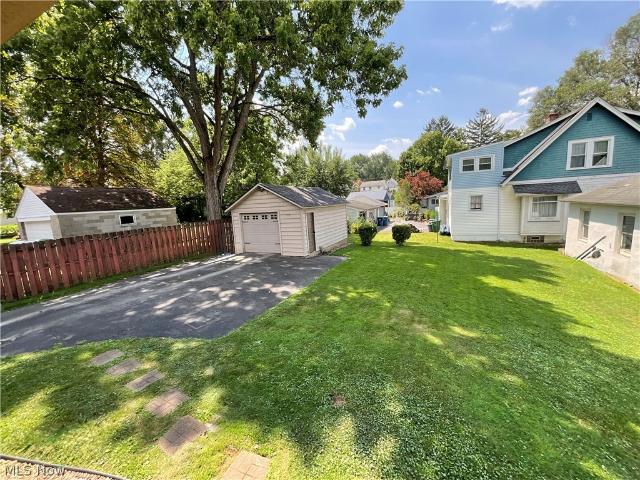 House for sale in Hubbard, Ohio