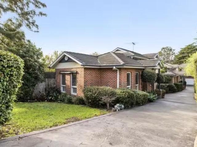 House for rent in Mont Albert North