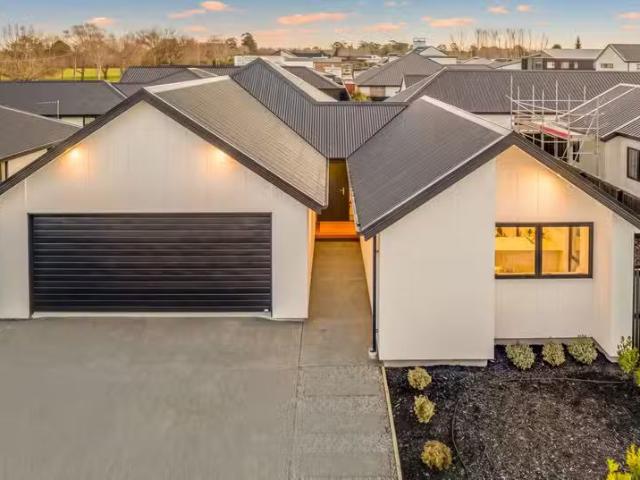 House for sale in Chaslands, Canterbury