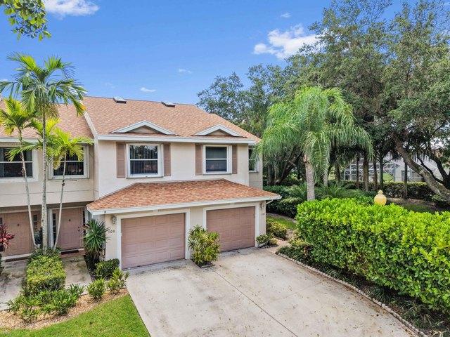Townhouse for sale in Greenacres, Florida