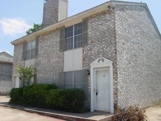 Townhouse for sale in Duncanville, Texas