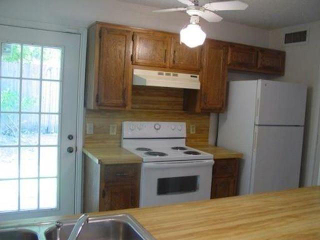 Townhouse for sale in Duncanville, Texas