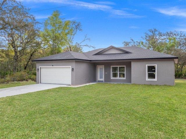 House for sale in Ocklawaha, Florida