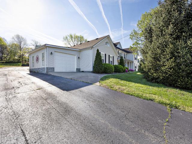House for sale in Loretto, Kentucky