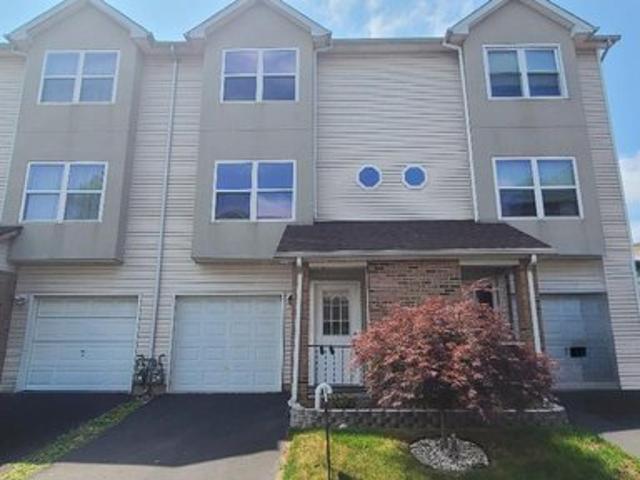 Townhouse for sale in Perth Amboy, New Jersey