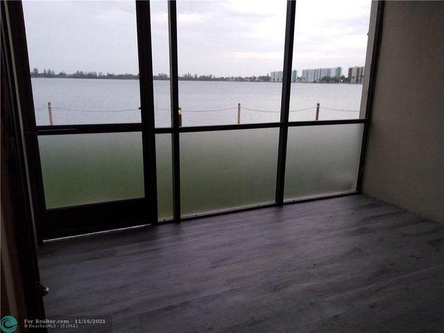 Condo for sale in Oakland Park, Florida