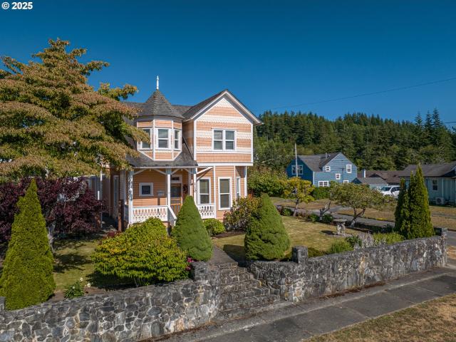 House for sale in Coquille