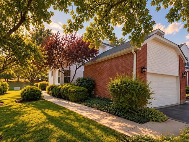 Townhouse for sale in Lake Bluff, Lake County