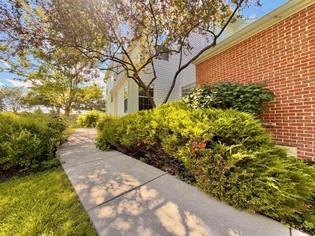 Townhouse for sale in Great Lakes, Illinois
