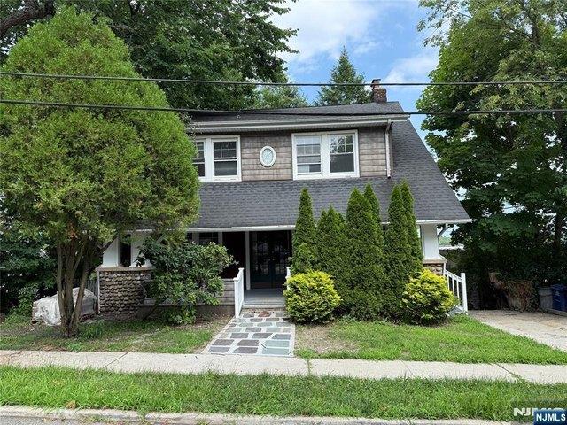House for sale in Leonia, New Jersey