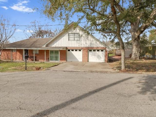 House for sale in Highlands, Harris County