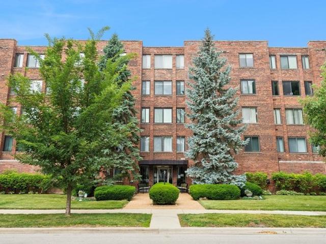 Condo for sale in Arlington Heights, Illinois