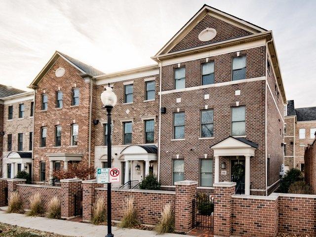 Townhouse for sale in Wheaton, DuPage County