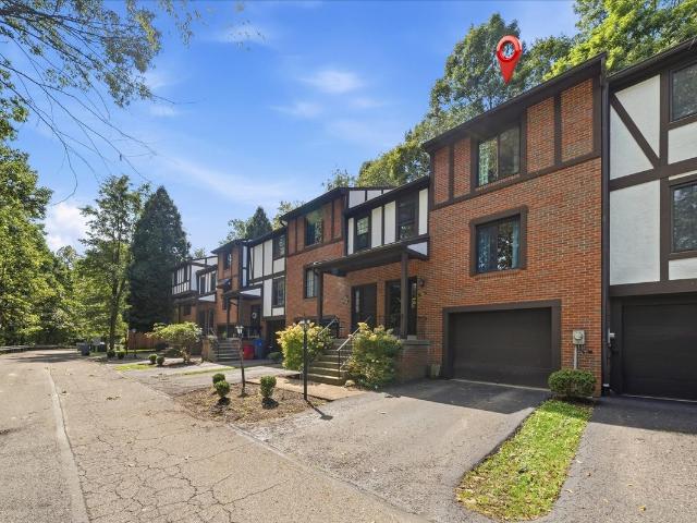 Townhouse for sale in Aleppo, Pennsylvania