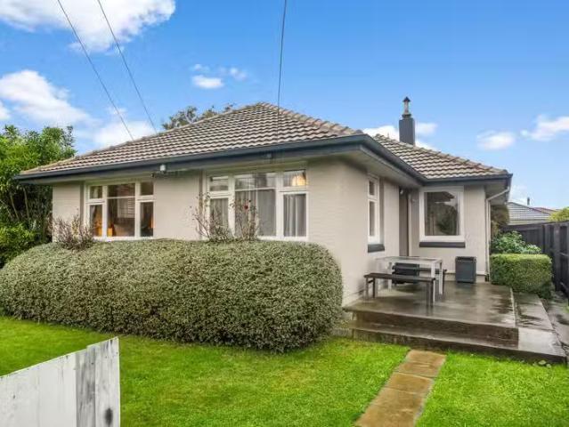 House for sale in Chaslands, Canterbury