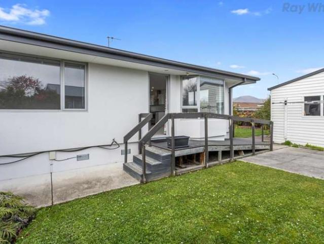 Apartment for sale in Chaslands, Canterbury