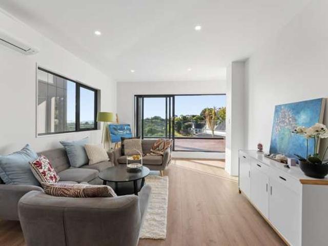 Townhouse for sale in Whangaparaoa