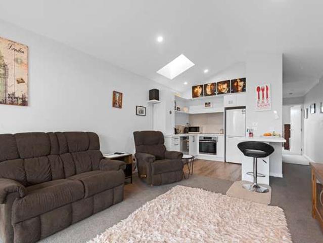 Townhouse for sale in Woodend, Canterbury