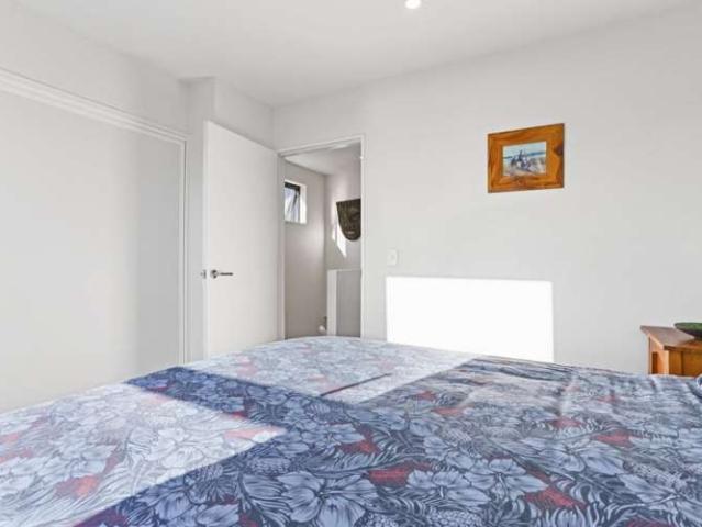 Property for sale in Chaslands, Canterbury