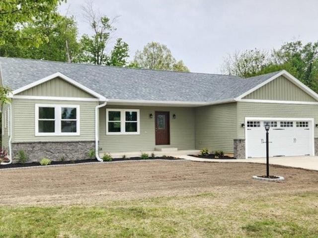 House for sale in Syracuse, Indiana