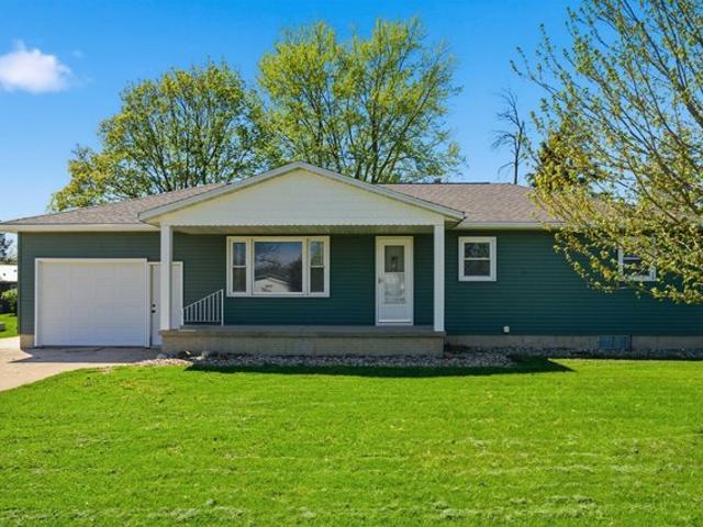 House for sale in Manchester, Iowa