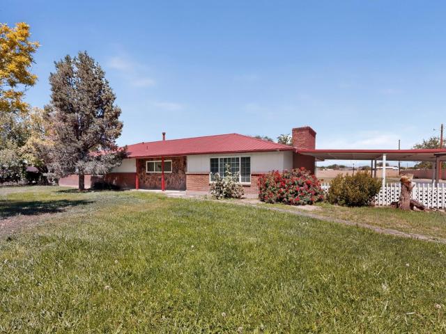 House for sale in Bosque Farms, Valencia County