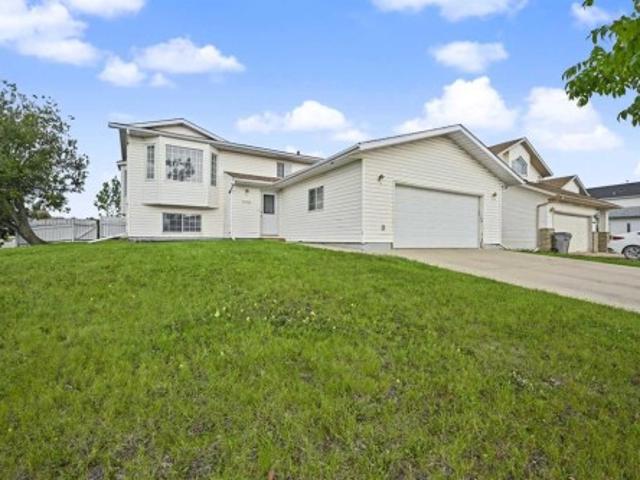 House for sale in Crystal Heights, Grande Prairie