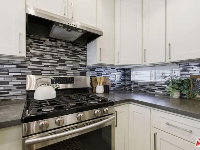 Townhouse for sale in North Hollywood Neighborhood Council District, Los Angeles
