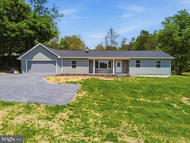 House for sale in Hedgesville, West Virginia